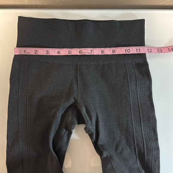Lululemon Athletica charcoal cropped ribbed leggings size 2 - Picture 9 of 10